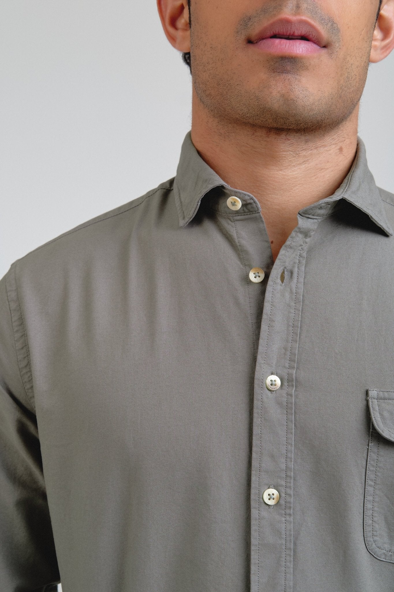 Camisa Essential Oxford Un Bolsillo Gris Verdoso - Sohhan