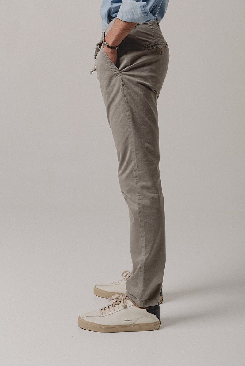 Pantalón Chino Pinza Paul Gris Verdoso - Sohhan