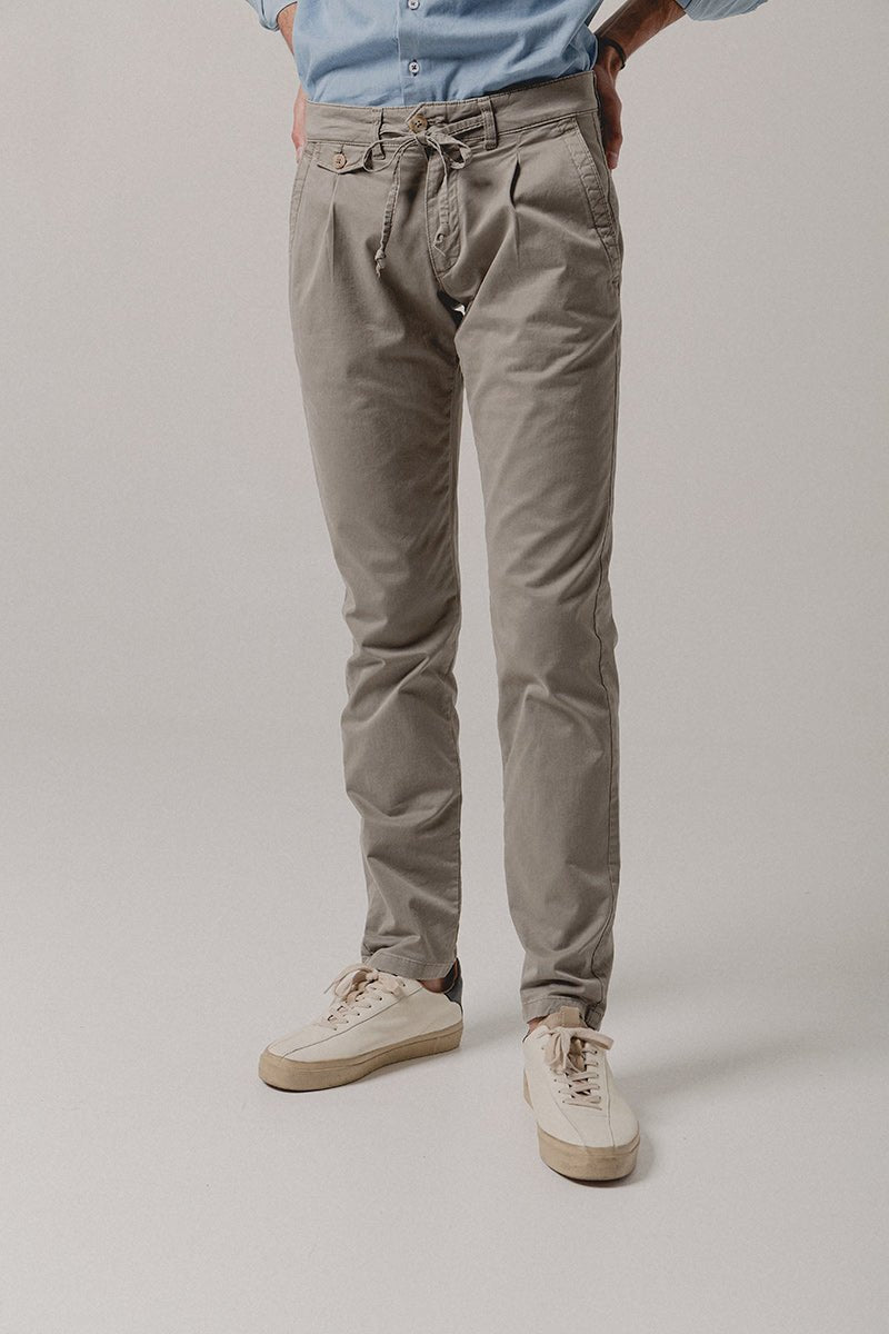 Pantalón Chino Pinza Paul Gris Verdoso - Sohhan