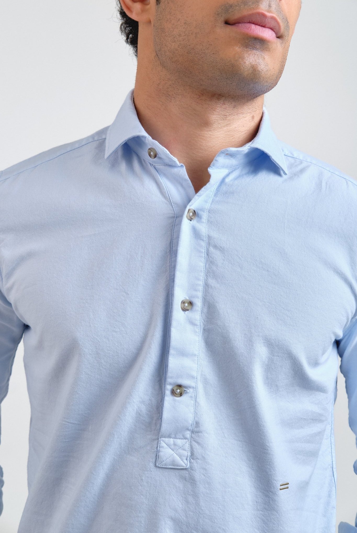 Polera Essential Oxford Celeste - Sohhan