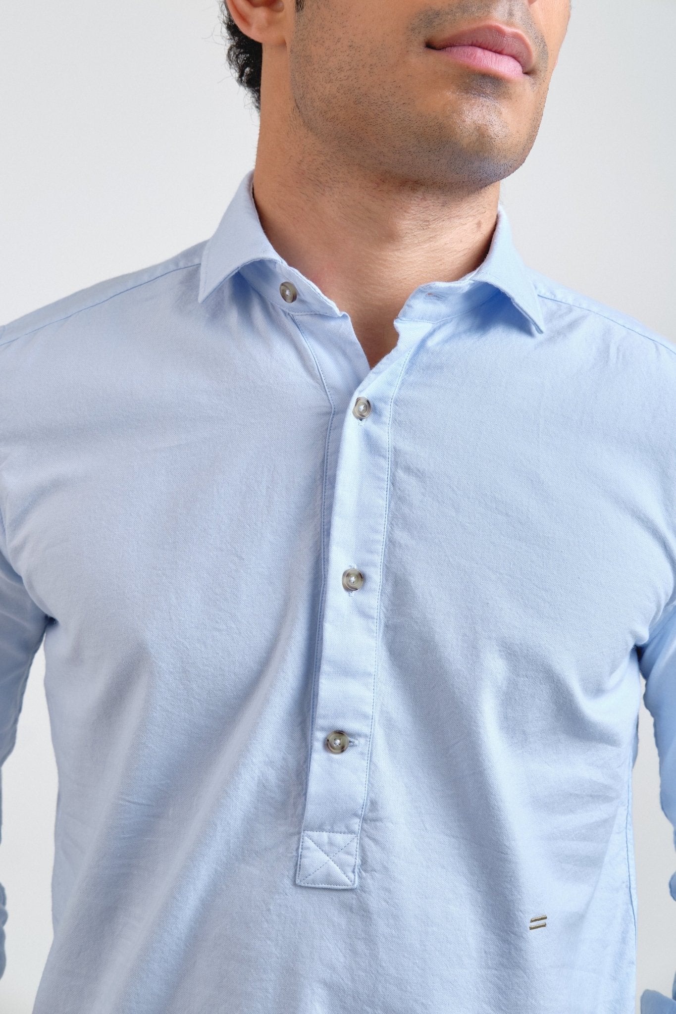Polera Essential Oxford Celeste - Sohhan